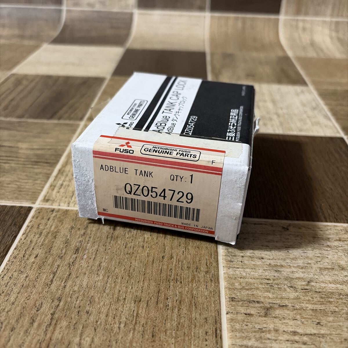 未使用 三菱ふそう アドブルー タンクキャップロック QZ054729