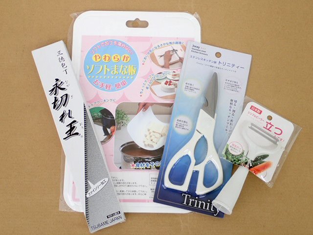 ●BB●　新品　調理器具4点セット　包丁(三徳包丁)・まな板・キッチンばさみ・立つピーラー　A-6.569.4　(管理SAIADN3-71)(No-2)