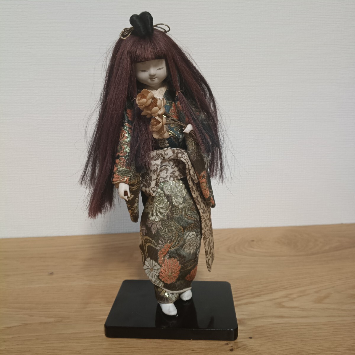 KI-7③ 日本人形 着物人形 創作人形 和風人形 台座付 高さ約28cm 置物 インテリア 現状品 昭和レトロ
