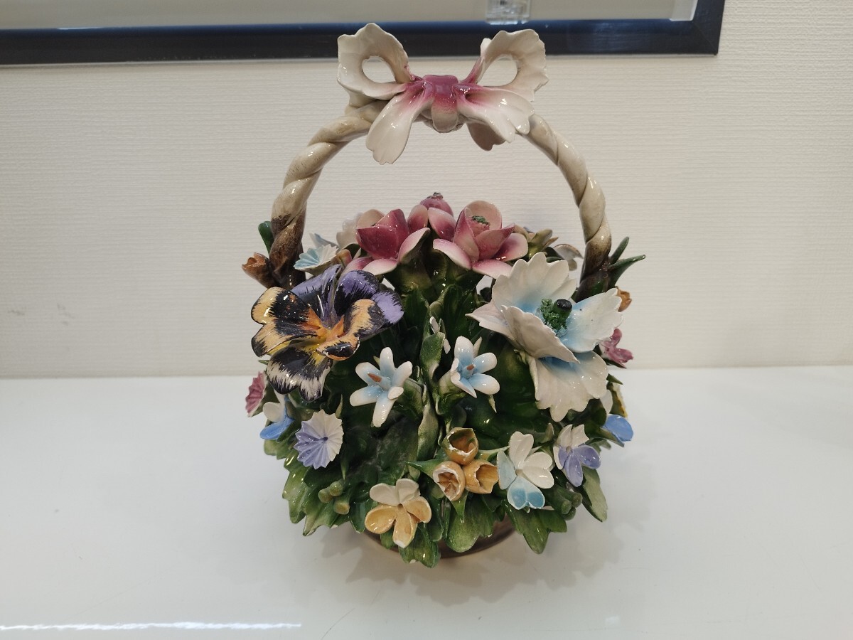 (7-40)CAPODIMONTE カポディモンテ 陶花 フラワーバスケット イタリア製 陶器 花かご オブジェ 置物 現状品