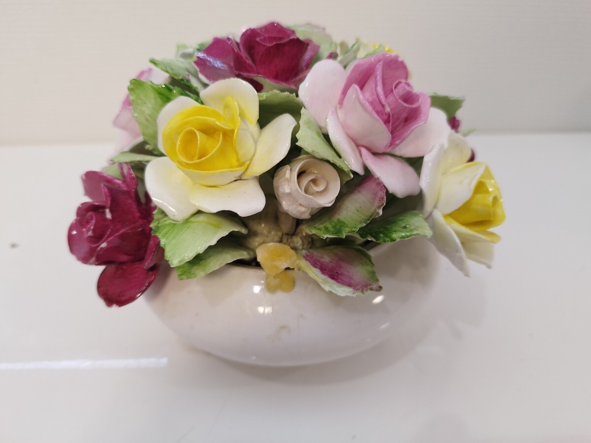(7-40)ROYAL DOULTON ロイヤルドルトン 陶花 ローズ フラワーアレンジメント 陶器 オブジェ 置物 現状品