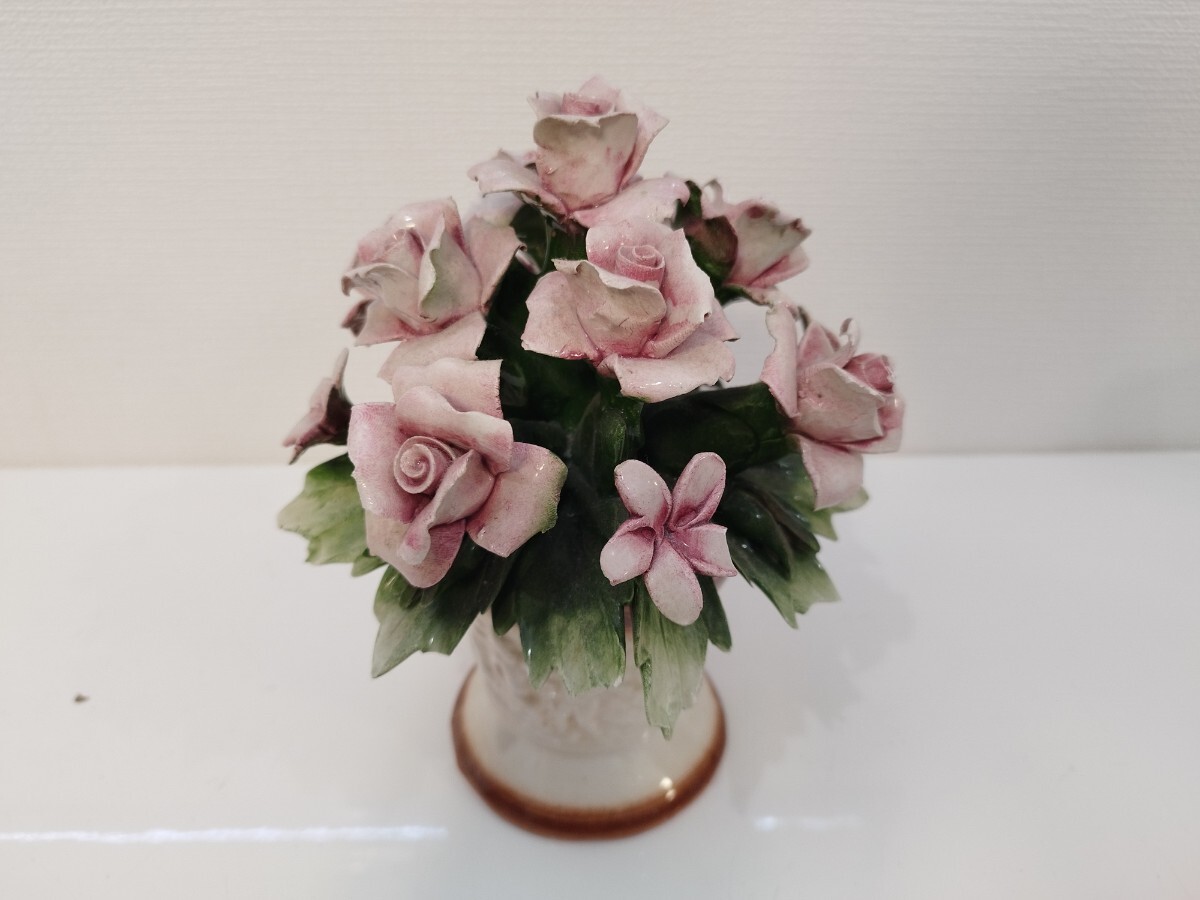 (7-41)イタリア製 陶花 ローズ フラワーベース 花瓶 陶器 オブジェ 置物 ハンドメイド 現状品