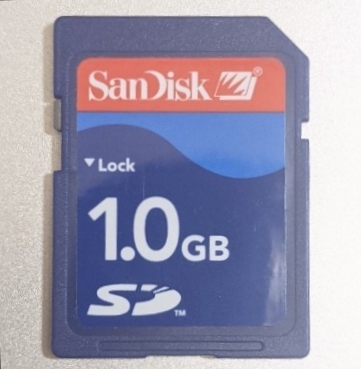 1GB SanDisk SDカード SDメモリーカード 動作確認済み