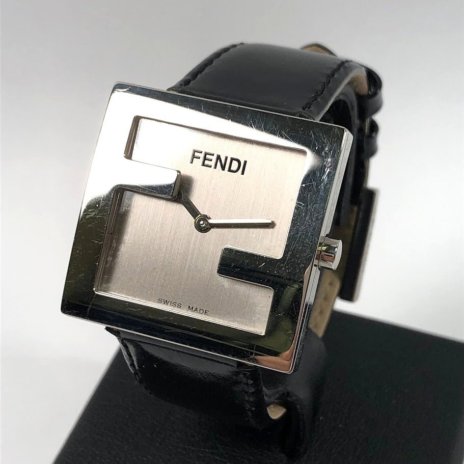 ■FENDI Orologi フェンディ 腕時計 オロロジ シルバー文字盤 031-4000L-382 クォーツ 稼働 箱・ケース・冊子付き 計1点【買取まねきや】■