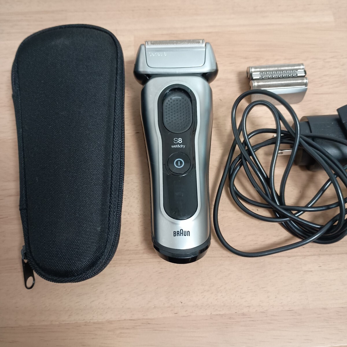 2177 動作品　ケース充電器替刃付き BRAUN Series8 ブラウン 電気シェーバー シェーバー 充電式