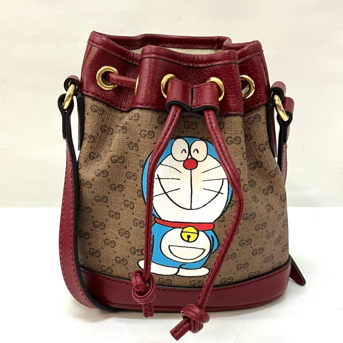 美品 GUCCI グッチ ドラえもん コラボ フジコプロ 巾着 ショルダーバッグ マイクロGGスプリーム ブラウン系×レッド系 647801