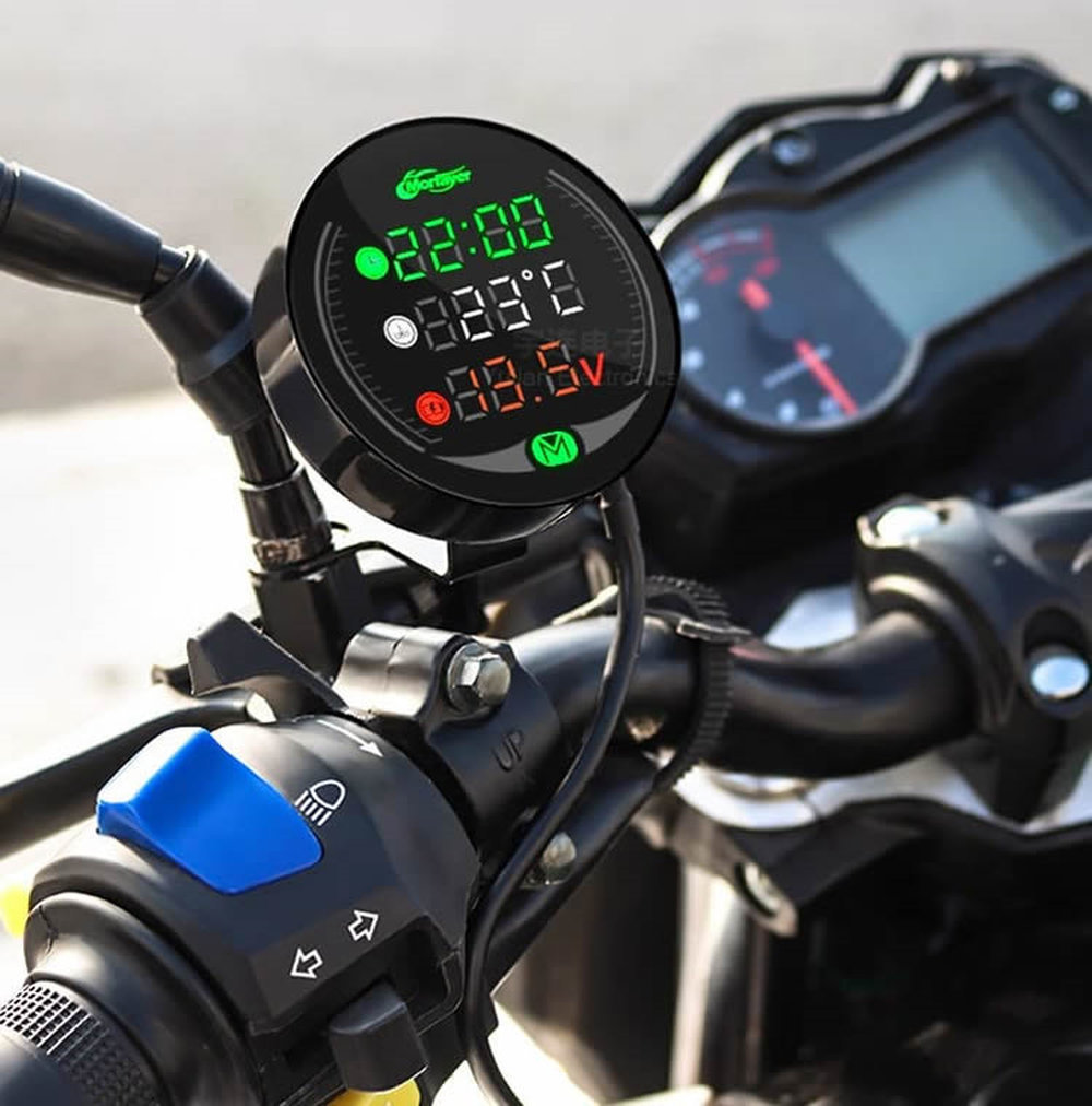 バイクマルチメーター5IN1 DC9-24V 電圧表示 温度 時計 ストップウォッチ USB出力 スマホに充電 車載 カラーLEDデジタル表示 GWMORFM05