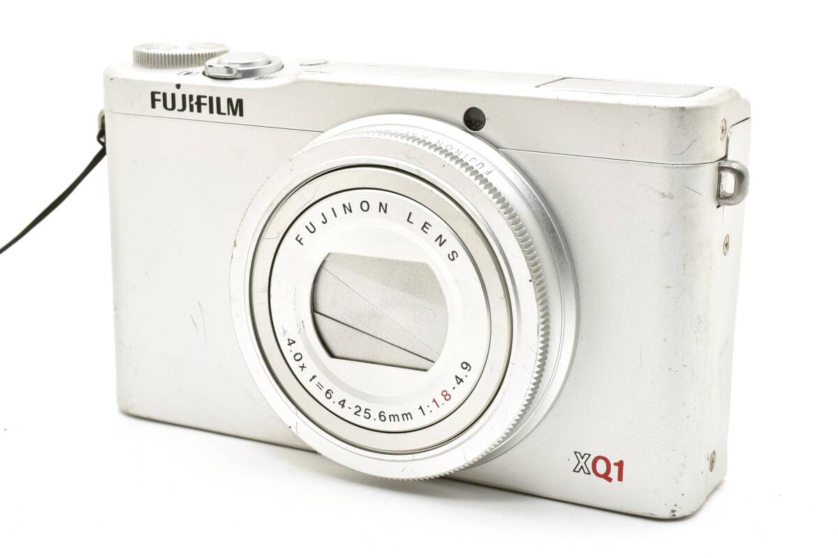 FUJIFILM XQ1 富士フィルム コンパクトデジタルカメラ シルバー　＃3583