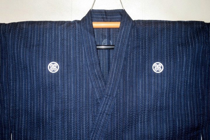 拾11766RM 遠州織・綿麻化繊混紡・新しじら織 男着物単衣К裄76丈157К透かし織・藍紺の五月雨 新品の夏の紋付