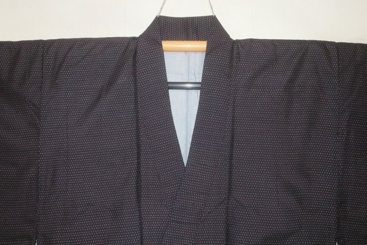 弐11789 本絹夏結城紬男着物単衣 裄63丈128К濃い紫紺蚊絣 伝統の絶品