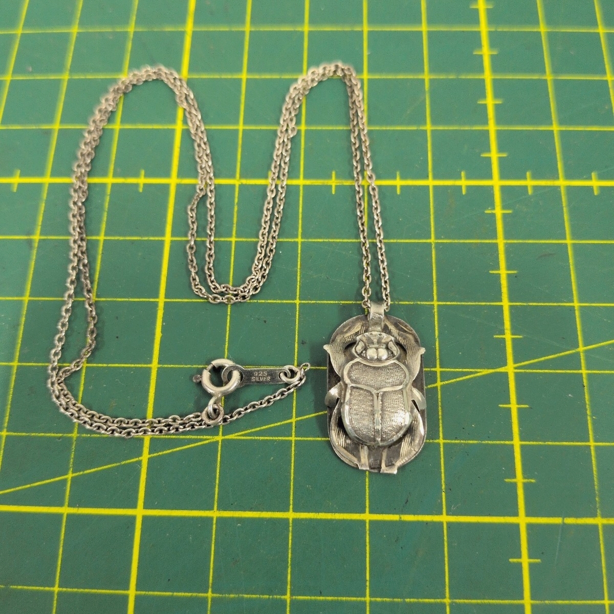 SILVER925銀細工 約50cmシルバーネックレス スカラベ 古代エジプトお守りカルトゥーシュ ペンダント太陽神 スピリチュアル再生 繁栄 邪気払