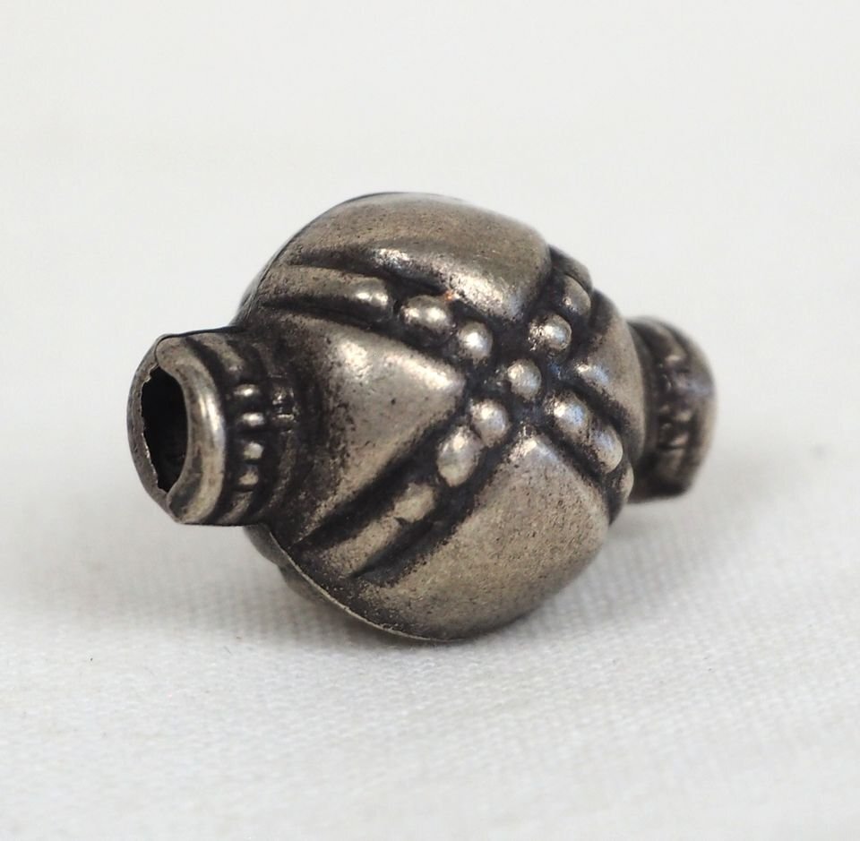 【金富士】送料無料　時代物　緒締玉　2×1.5×1.3ｃｍ　検/提げ物緒締玉根付印籠翡翠珊瑚琥珀印籠煙草入煙管中国古玩骨董