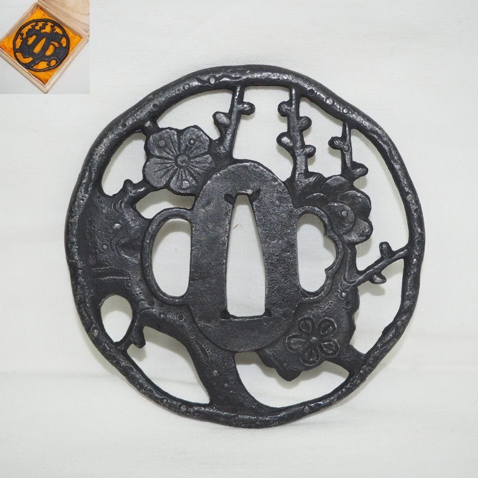 【金富士】時代物　梅花文鍔　木箱付　刀剣美術　検/刀装具武具茶托茶壺古錫玉川堂高岡佐渡銅器龍文堂亀文堂中国古玩骨