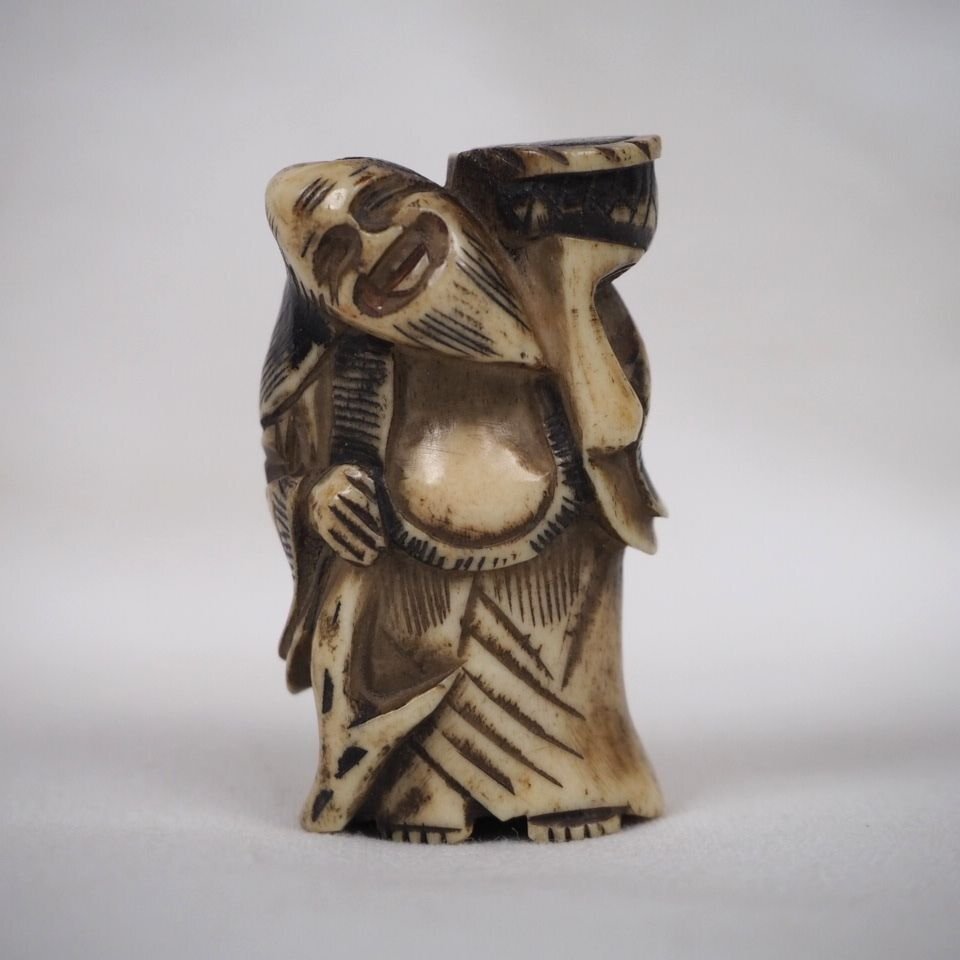 【金富士】江戸時代　鹿角彫　根付　高4.5ｃｍ　検/提げ物緒締玉根付印籠翡翠珊瑚琥珀印籠煙草入煙管中国古玩骨董