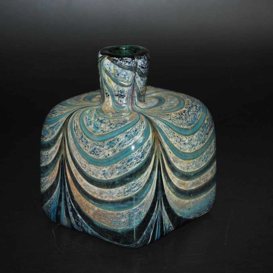 【金富士】大珍品　時代ガラス四角瓶　高さ11.5ｃｍ