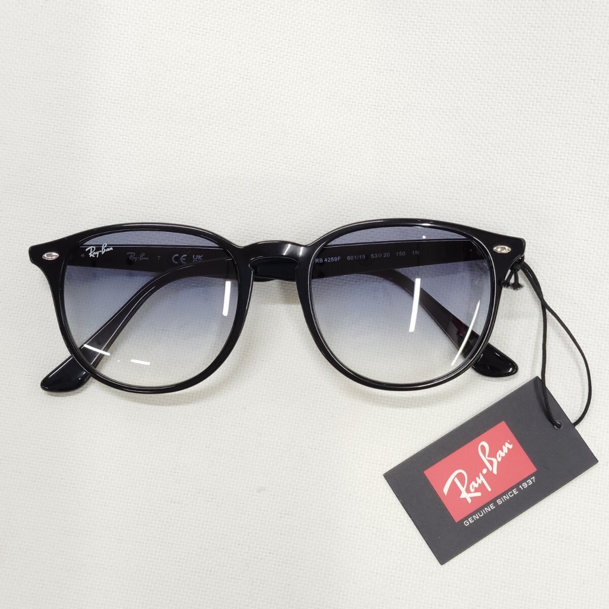 ☆【美品】Ray-Ban レイバン RB4259F 601/19 ブラックフレーム ブルーレンズ サングラス 5320 150