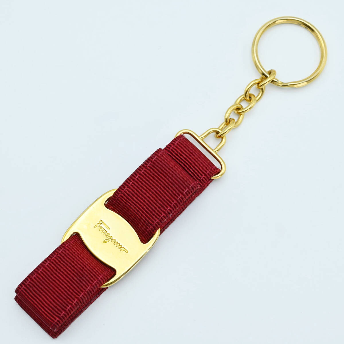 K09 Salvatore Ferragamo サルヴァトーレフェラガモ　ヴァラリボン キーホルダー キーリング レッド/ゴールド