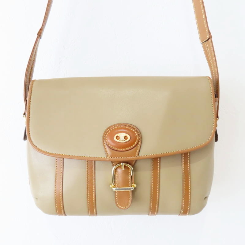 M02-k029 CELINE セリーヌ ロゴ金具 マグネットフラップ レザ― ショルダーバッグ チャ