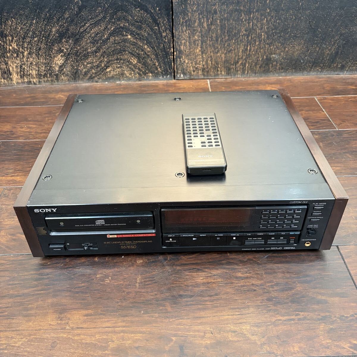 SONY CDP-557ESD CDプレーヤー ソニー 音出し確認OK 現状品　リモコン型番　RM-D650
