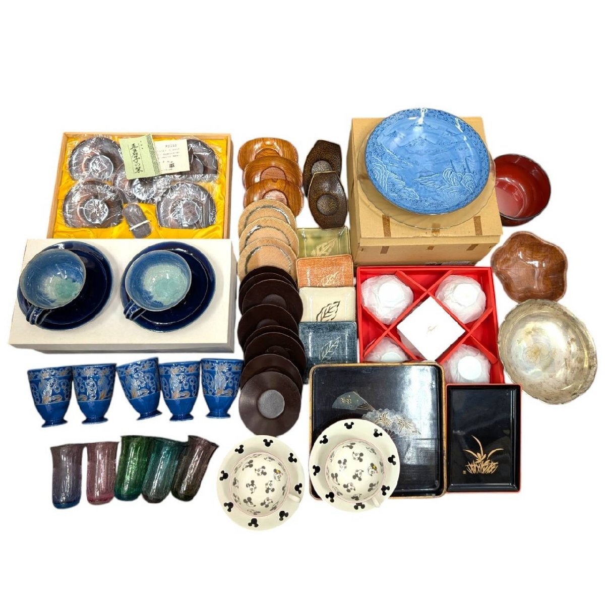 【彦】大量 食器まとめ 有田焼 深川 陶器 染付 純銅 山水画 大皿 小皿 カップ ソーサー 釉薬 茶托 セット レトロ 現状品【2216-5166SY】G22