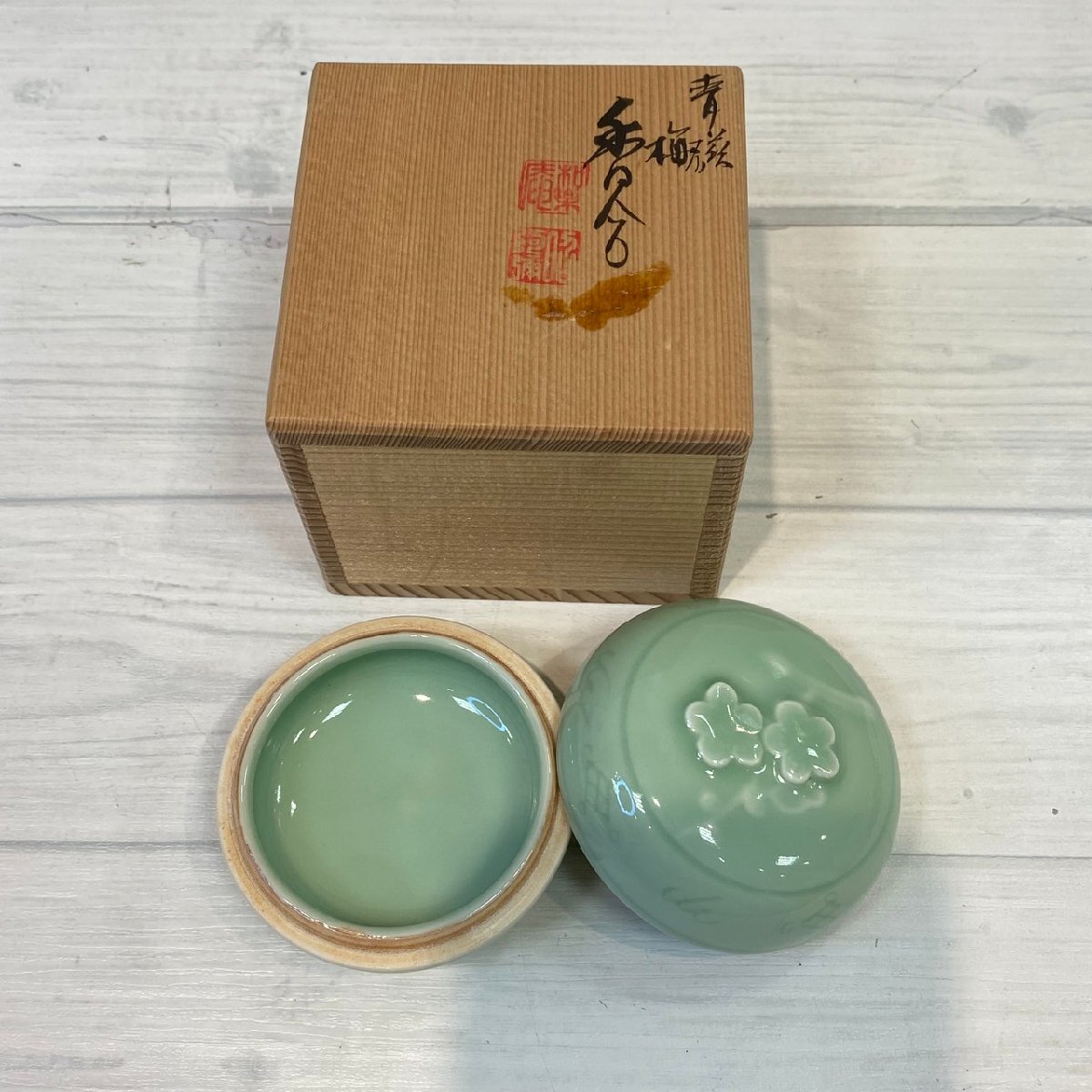 【塩】茶道具 香合 青磁器 梅 【23023AO】G29