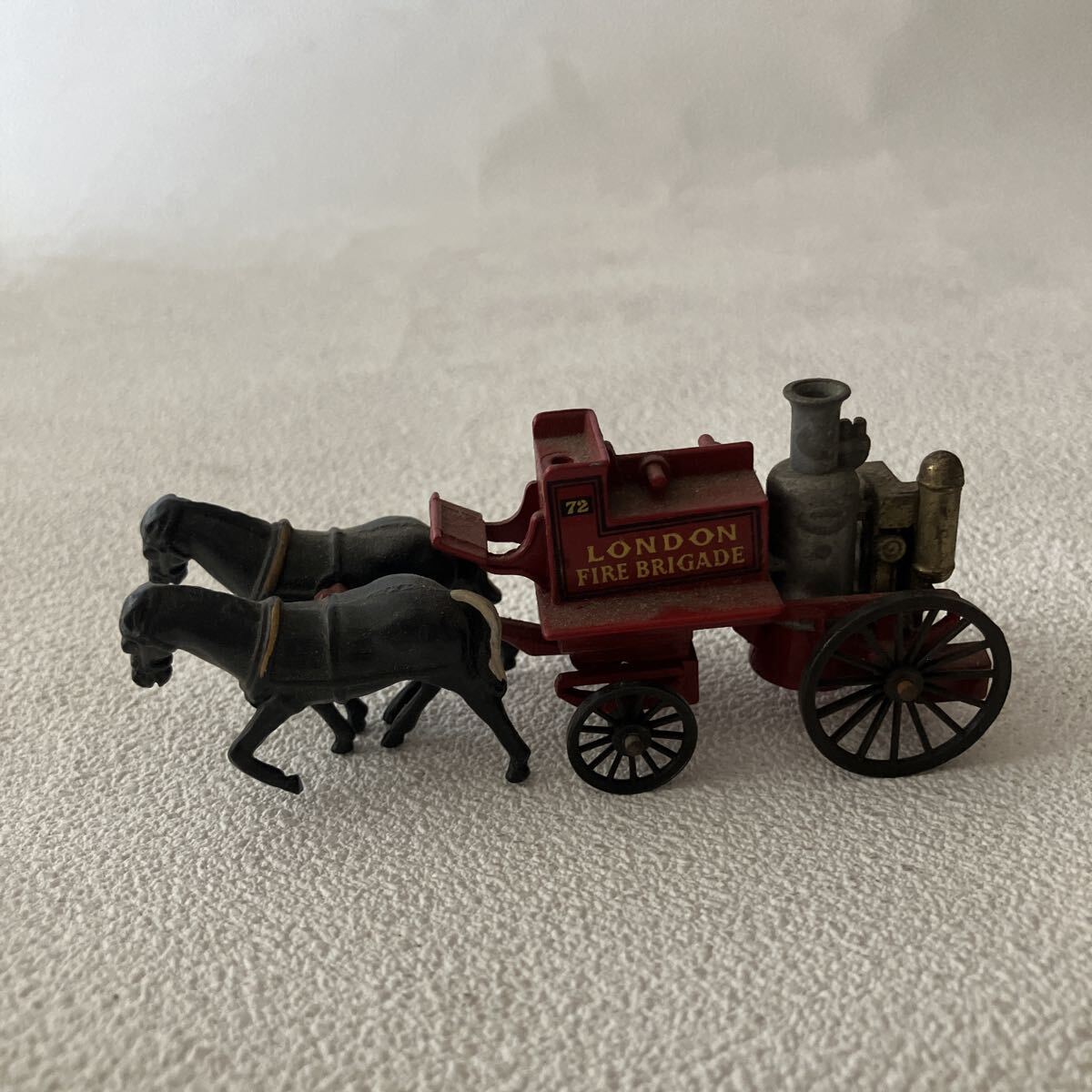 c1023 60 ヴィンテージ ミニチュア 置物 レトロ インテリア アンティーク 馬車 LONDON FIRE BRIGADE メイドイン イングランド おもちゃ