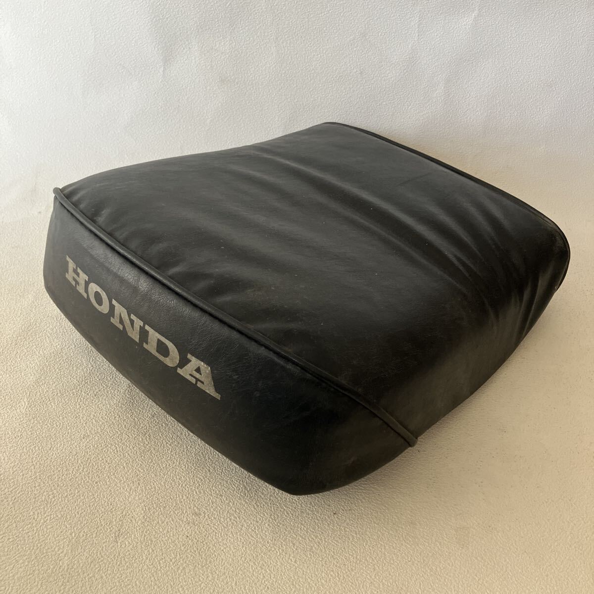 c1014 80 昭和レトロ 当時物 バイクパーツ HONDA タンデムシート ホンダ バイクパーツ 後部座席シート かなり錆有り 長期保管品 