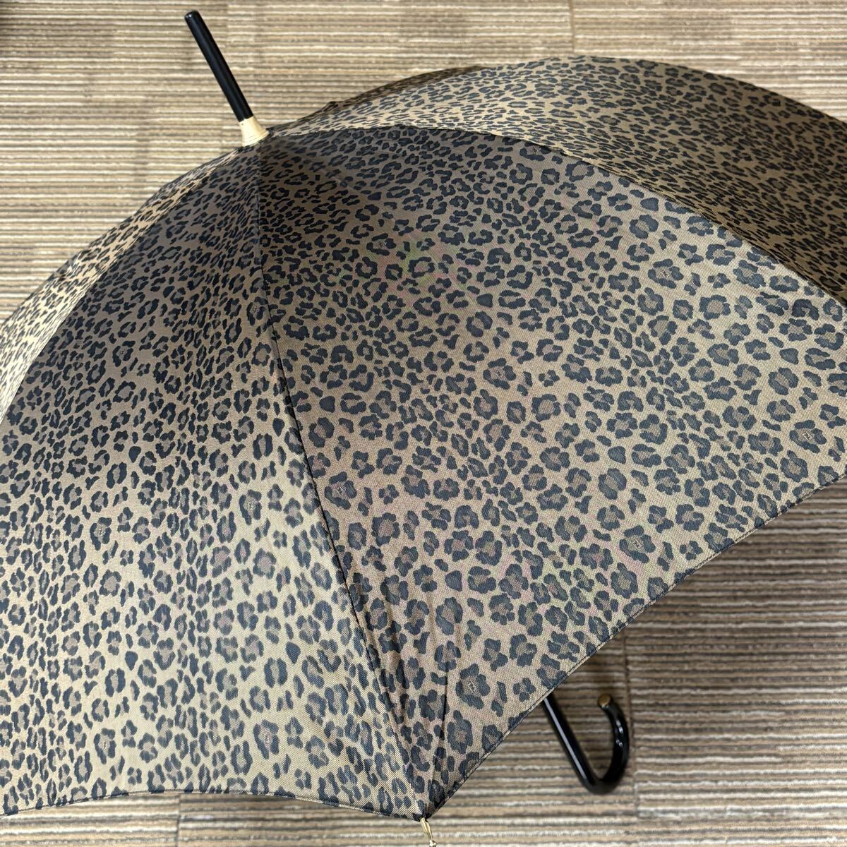 FENDI フェンディ　レオパード　豹柄　イタリア製　晴雨兼用高級傘　長傘