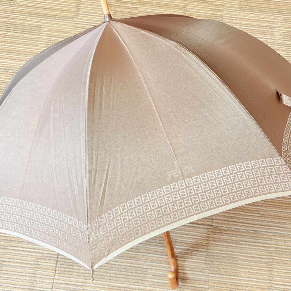 FENDI フェンディ　ズッカ柄　ＦＦ柄　 晴雨兼用長傘　ウッドハンドル