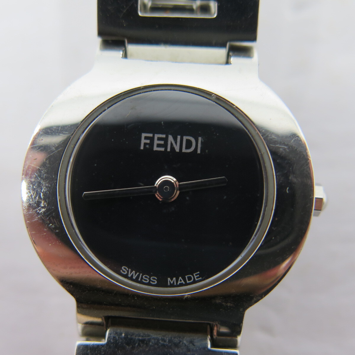 FENDI/フェンディ　3050L　レディース腕時計　クォーツ時　黒文字盤　FFロゴブレス