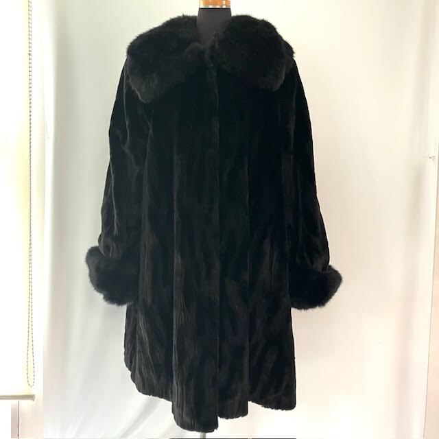 A22　LA COUR DES FRANCS・BOURGEOIS　ラ・クール・デ・フラン・ブルジョワ　ファーコート