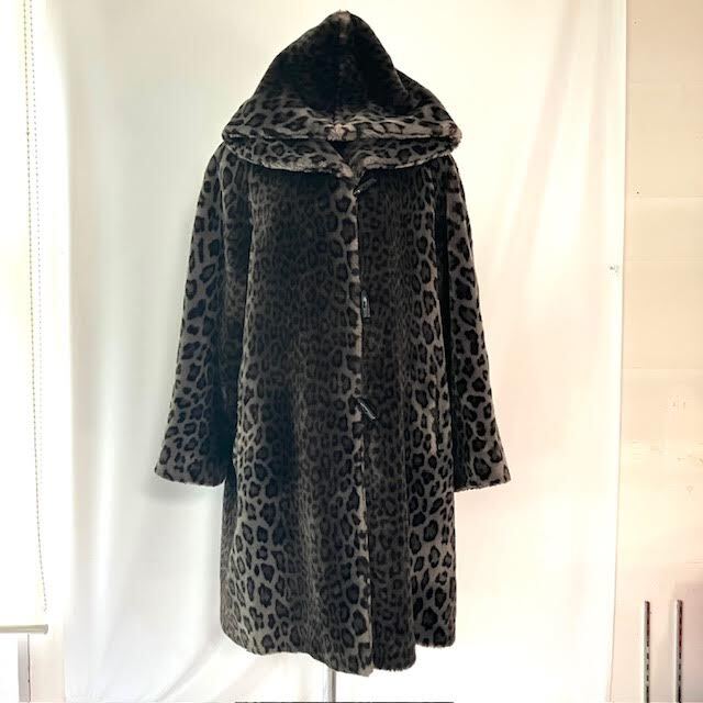 A22　LA COUR DES FRANCS BOURGEOIS　ラ・クール・デ・フラン・ブルジョワ　レオパード柄ファーコート
