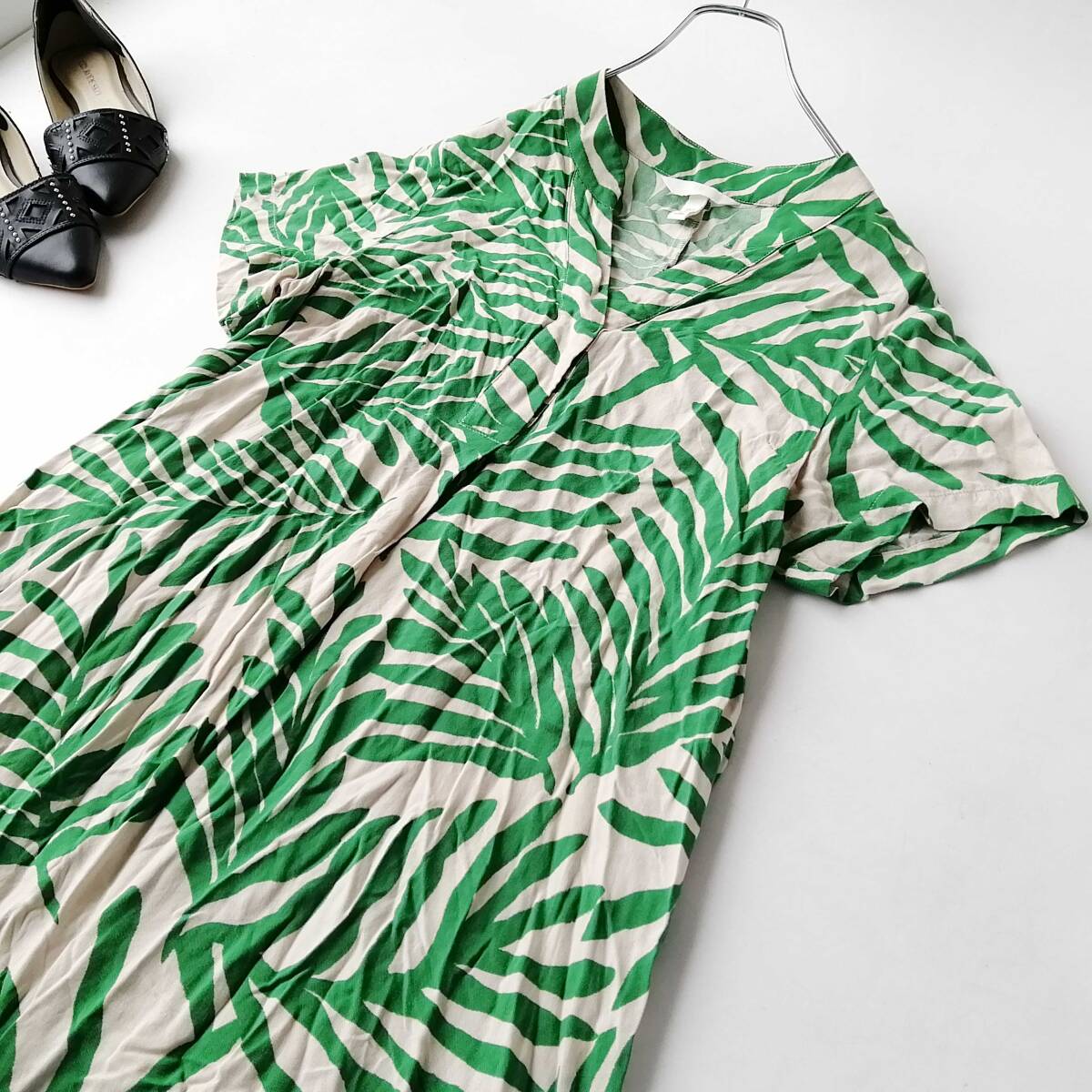 H&M エイチ＆エム レディース♪半袖シャツワンピース ひざ丈 Sサイズ 葉っぱ柄 リゾートワンピ 260709nn【4点同梱で送料無料】