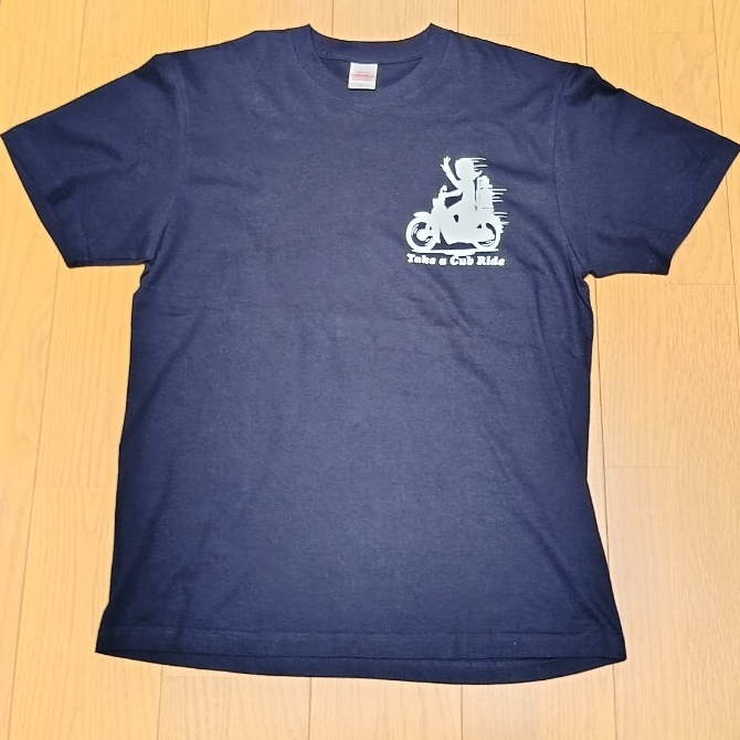 ▼ スーパーカブ≪シャツ　1枚≫表記サイズ L　着丈：約69cm／身幅：約52cm　半袖　プリント　Tシャツ　はたらくカブ　