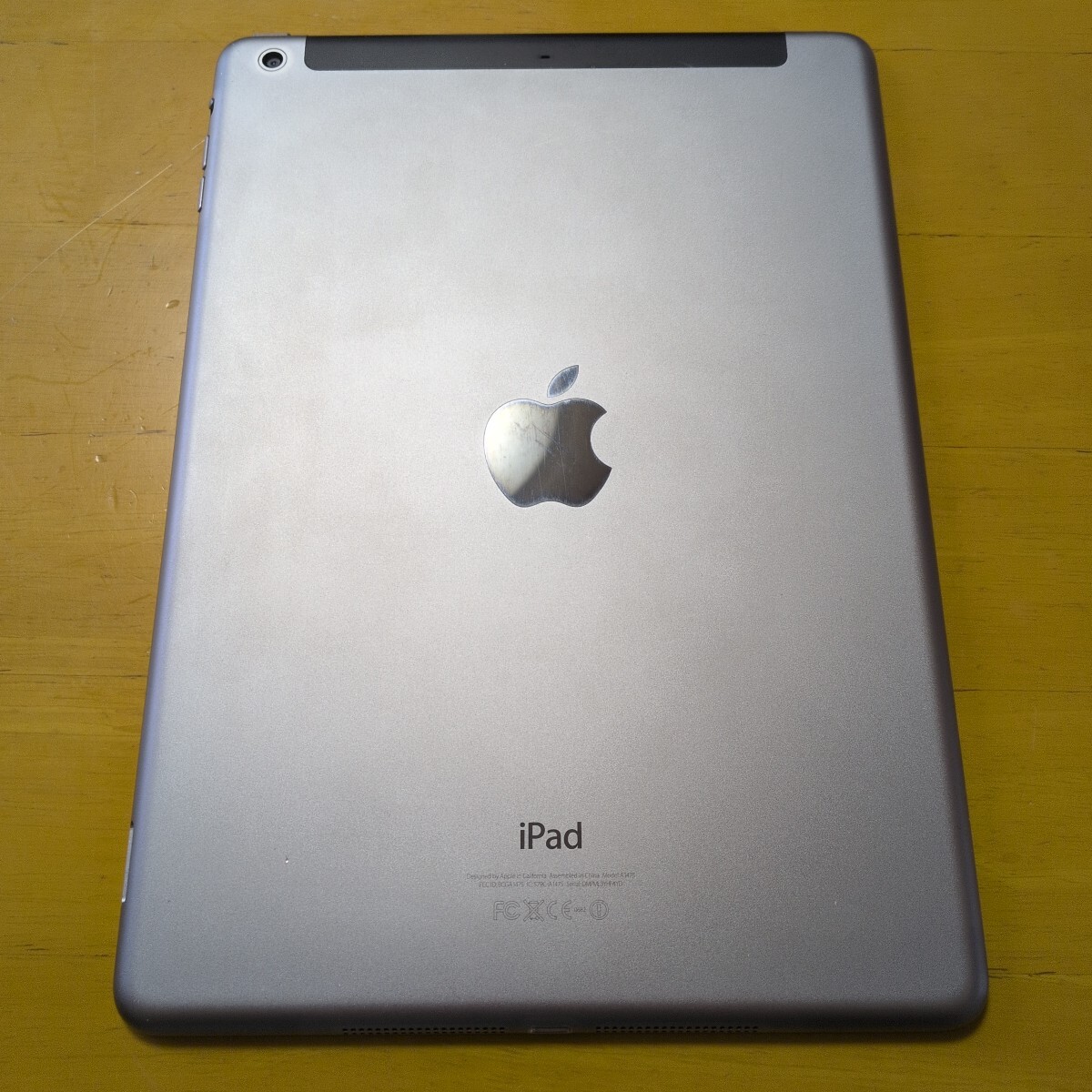 断捨離 Apple iPad 第1世代 A1475 シルバー Wi-Fi Cellular 訳あり