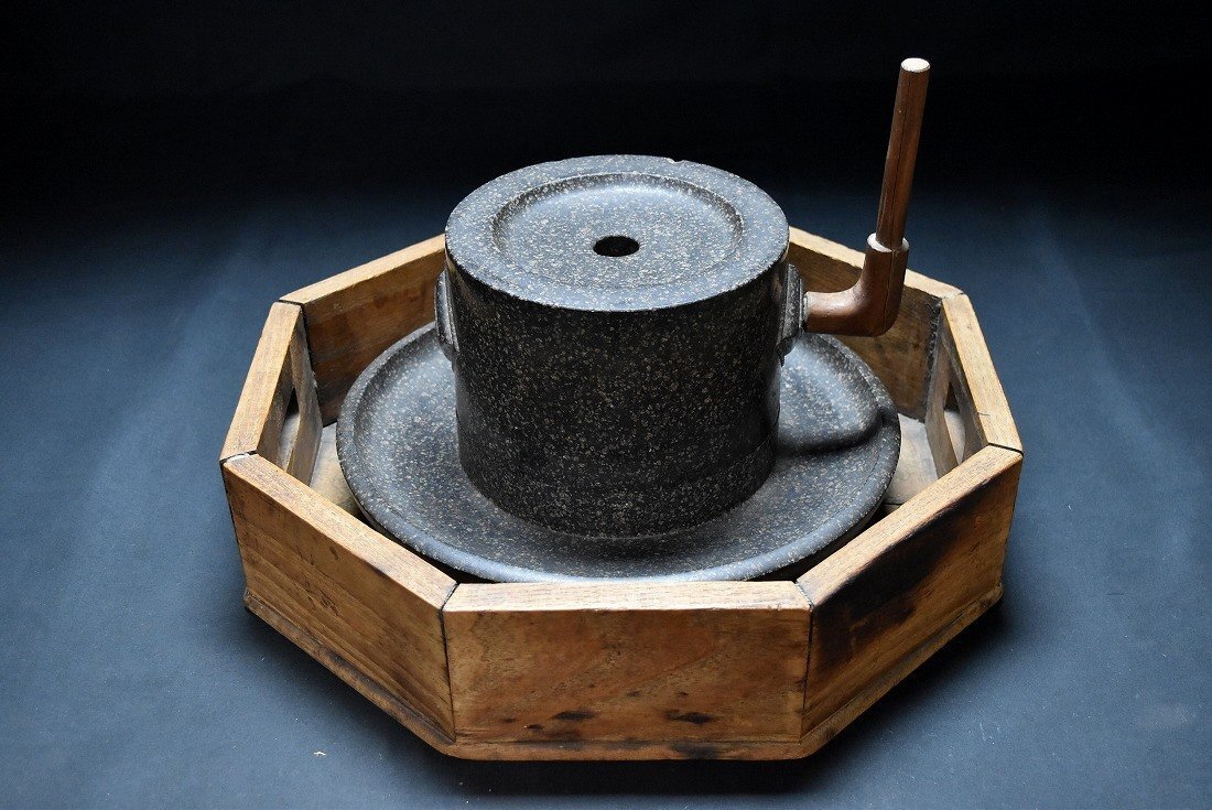 古美術品 古い茶臼 小ぶりの抹茶石臼 時代品 直径29.5cm 12.7Kg 粉引 茶道具 煎茶道具