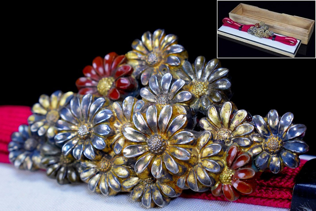 金工 帯留『菊』盛上細工 和装小物 6.65cm×3.87cm 箱付