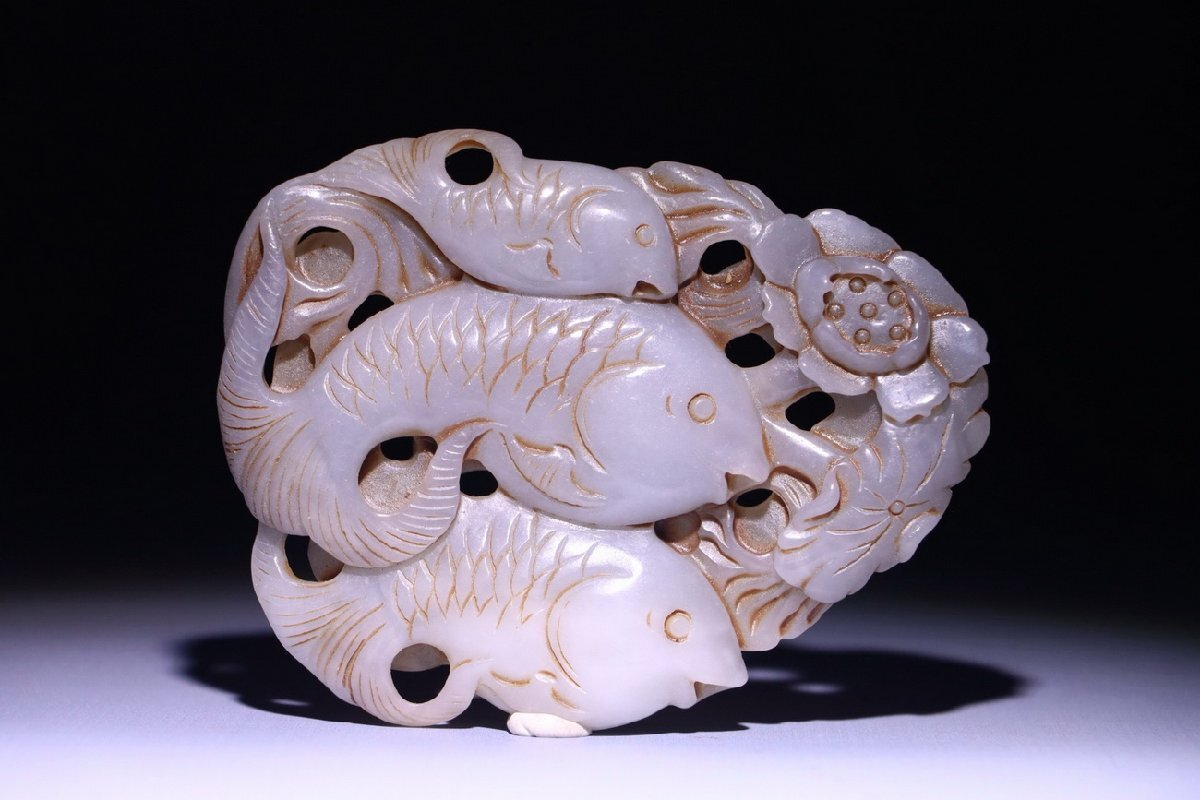 【雲錦】中国古玩 和田玉 白玉 鏤空 透雕 三魚荷蓮佩 139g 細工 浮彫 佩玉 蓮年有魚 唐物 骨董 古美術0725-LS3