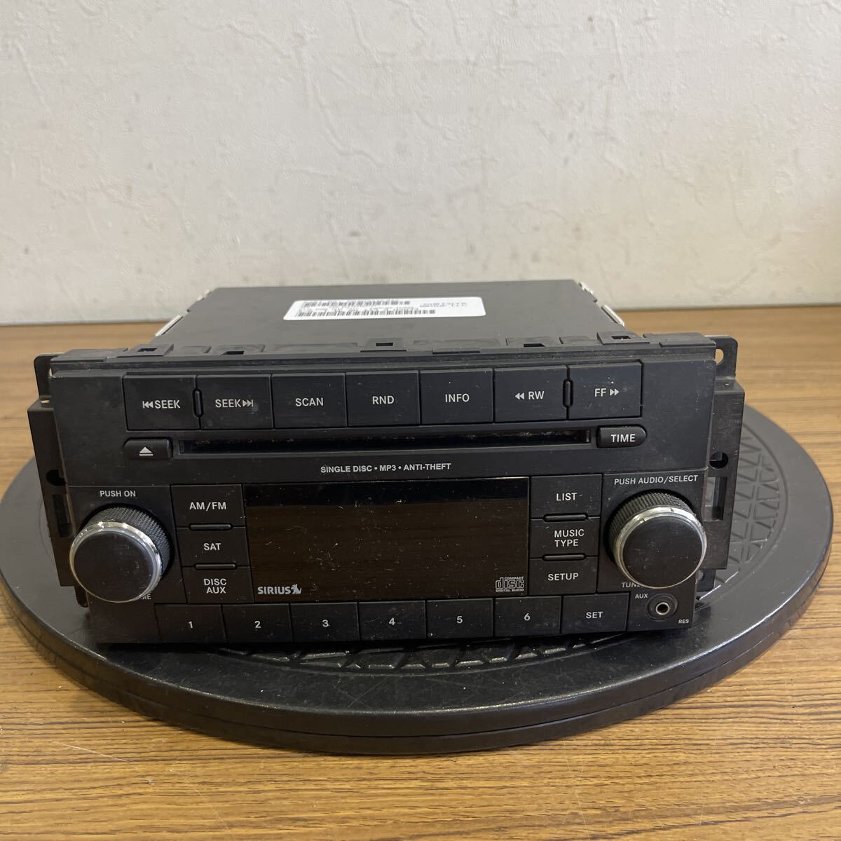 83T カーオーディオ P05091163AC AM FM SIRIUS CDプレーヤー