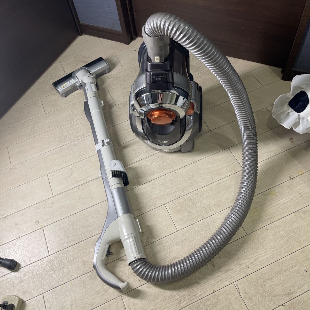 30W SHARP EC-VX200 サイクロン式掃除機 プラズマクラスター 吸引OK ヘッドブラシ回転不良 中古