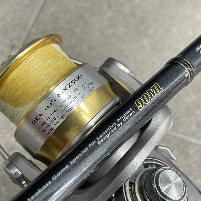 釣竿 リールセット SEABASS HUNTER 90ML DAIWA REVROS MX2500　釣り具 シーバスハンター レブロス 黒 【中古】/516433
