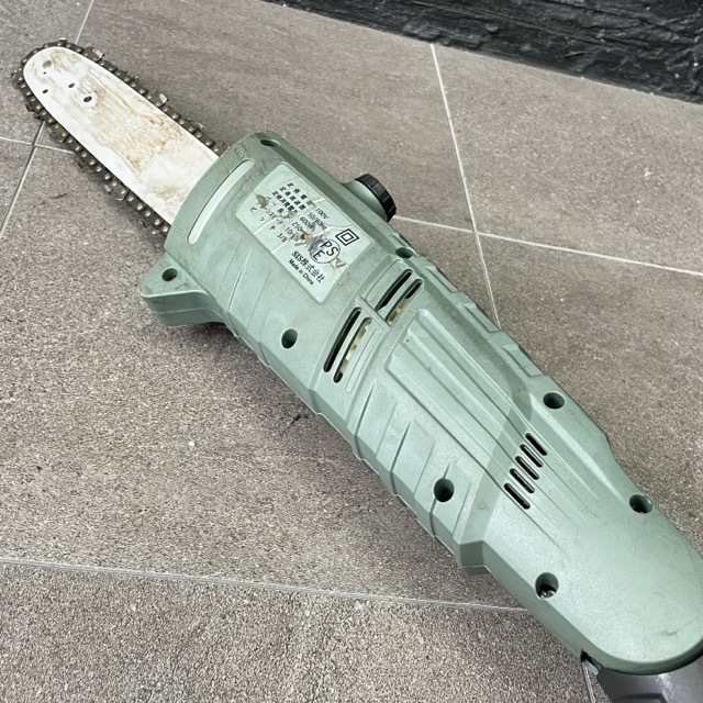 電動高枝切りチェンソー 【中古】 動作保証 伸縮式 10ｍコード付き バー長さ 250mm 造園 家庭用 伐採 切断 SIS / 517468