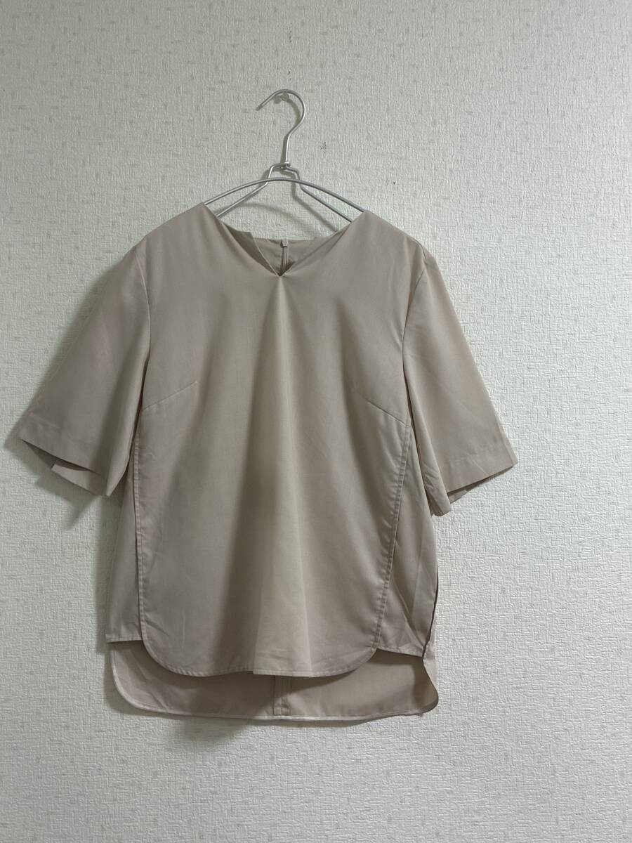 自由区☆上品なお色・デザインの重宝するトップス☆美品