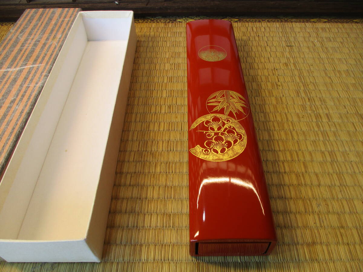 《和》　輪島塗　沈金　松竹梅紋様　朱塗箸入れ　漆器　天然木　紙箱入り　未使用