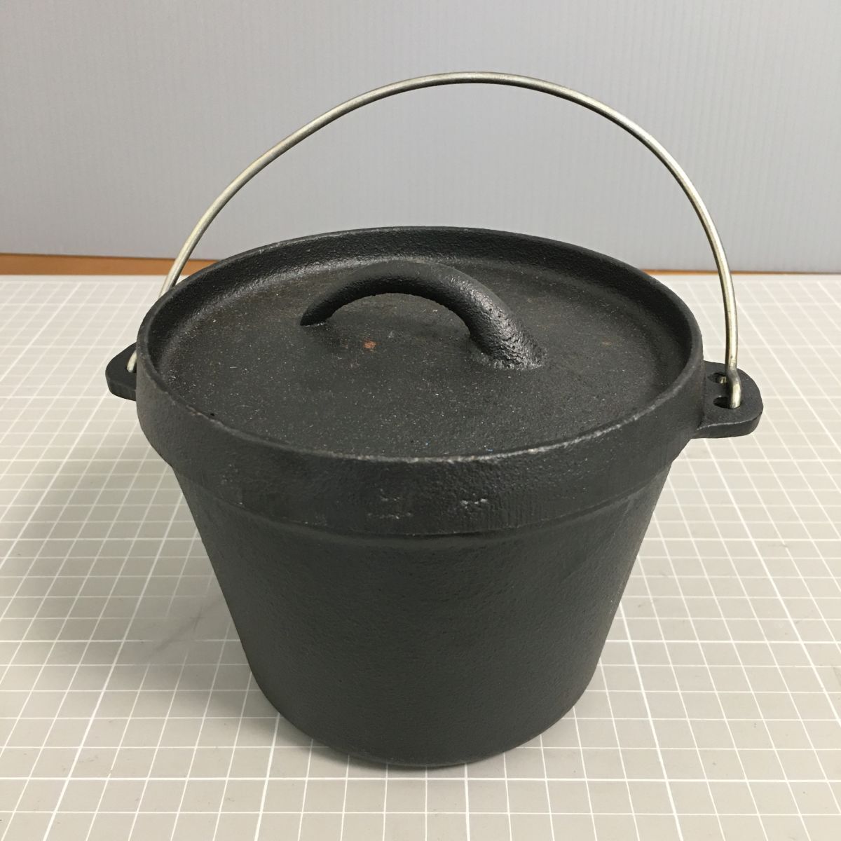 管壱つ 鋳鉄製 ダッチオーブン 一人用 ソロキャンプ アウトドア 調理器具 付属品なし 中古品 現状品