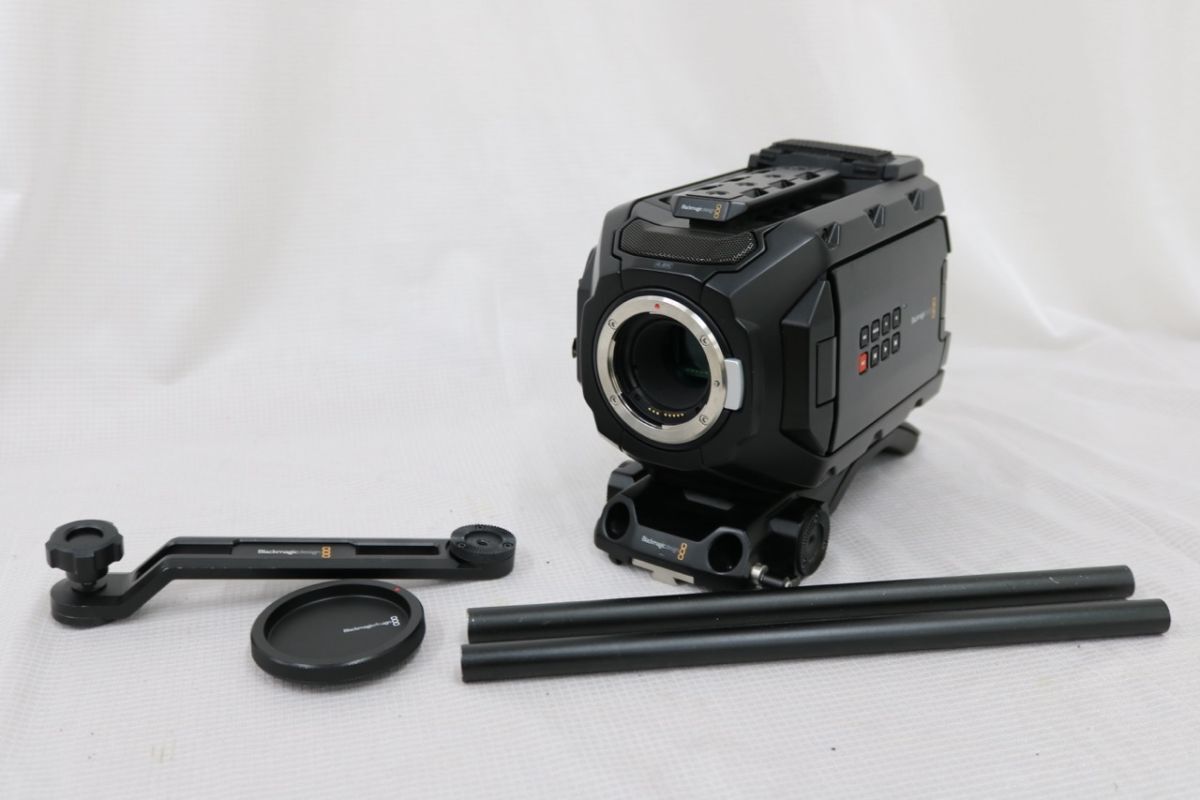 【返品保証】 Blackmagic URSA Mini 4.6K キャノンEFマウント + Shoulder kit デジタルフィルムカメラ e15547