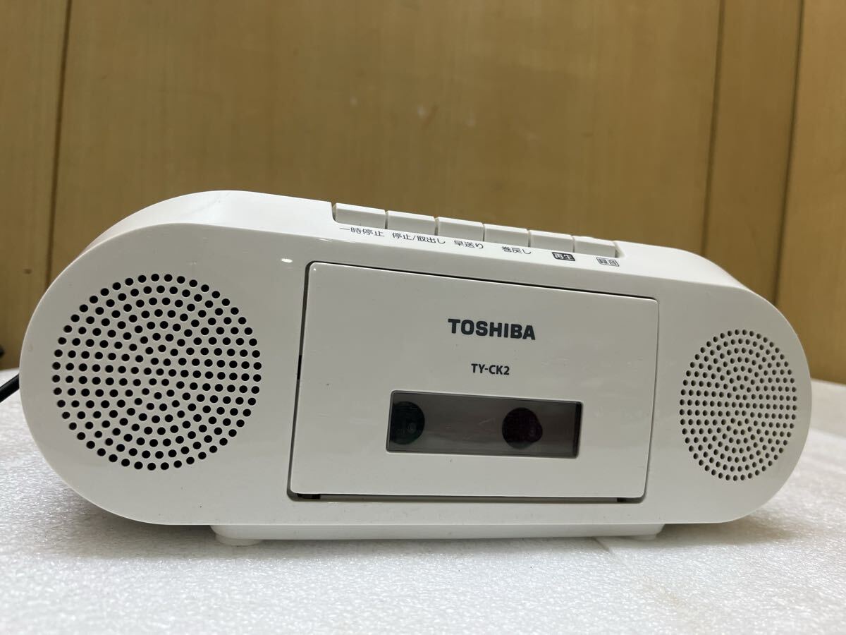 U041433 東芝　TOSHIBA TY-CK2 CDラジカセ CUTEBEAT テープ／CD再生OK 現状品　0709