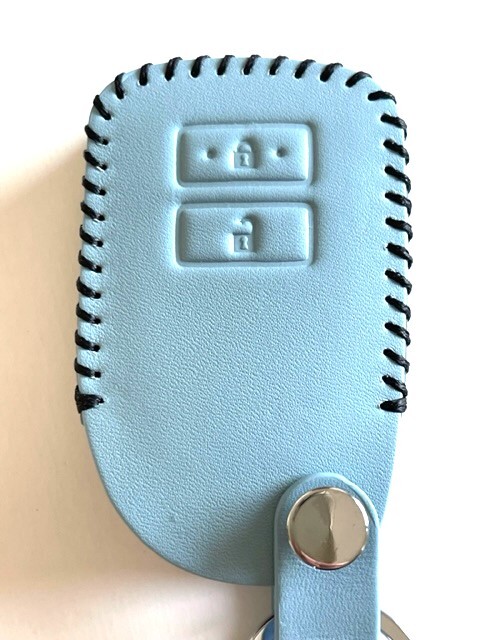 牛革ぴったり収まる ハイエース スマートキーケース 2ボタン パステルブルー色縫い糸黒 ハイエース キーケース レジアスエース キーケース1