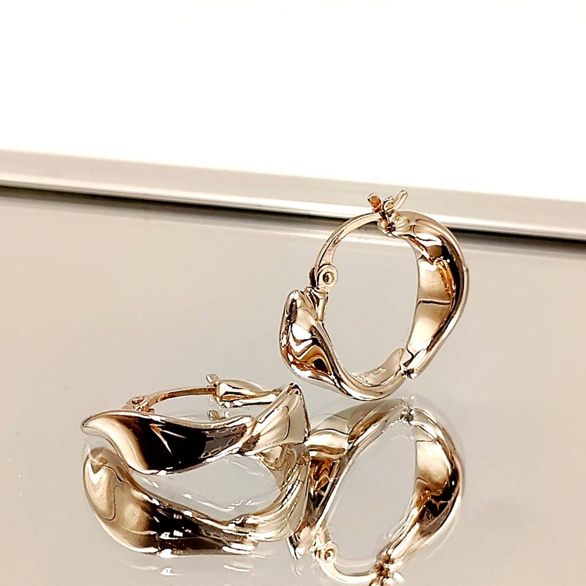 ◇ete エテ ツイスト フープ ピアス K18 925 ニュアンス キャッチレスピアス 地金ピアス