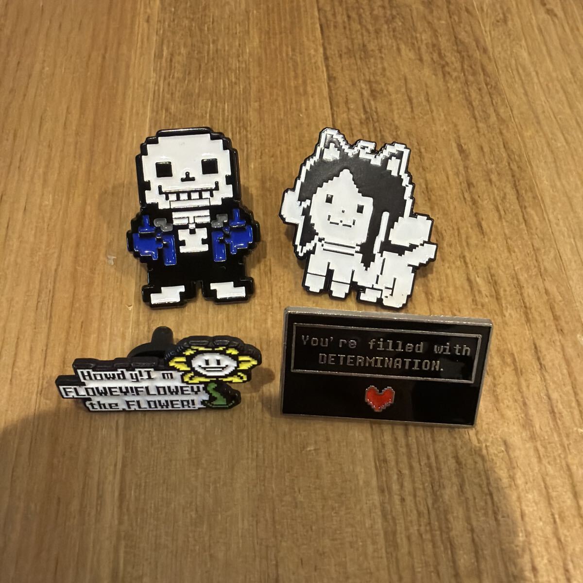 アンダーテール　テミー　フラウィー　サンズ　ロゴ　ピンバッジ　ピンズ
